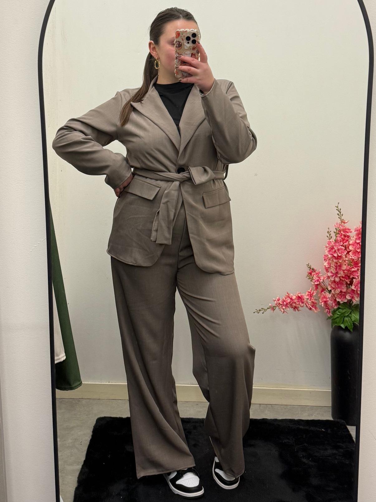 Ensemble 2 pièces blazer ceinturé & pantalon