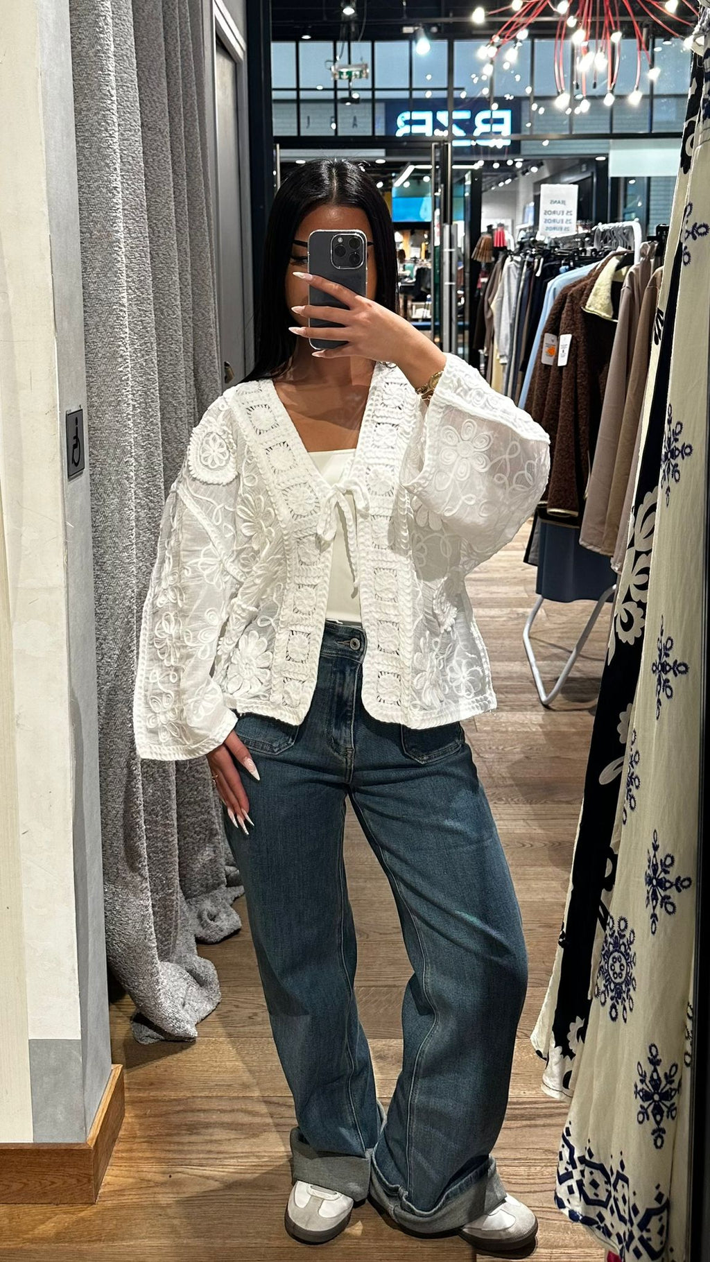 Veste en dentelle à lacet