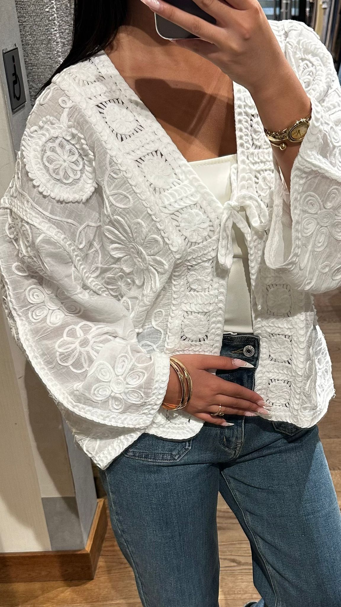 Veste en dentelle à lacet