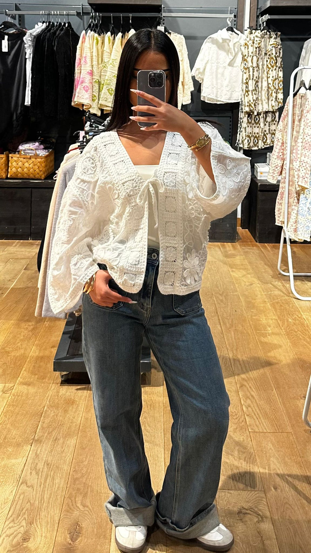 Veste en dentelle à lacet
