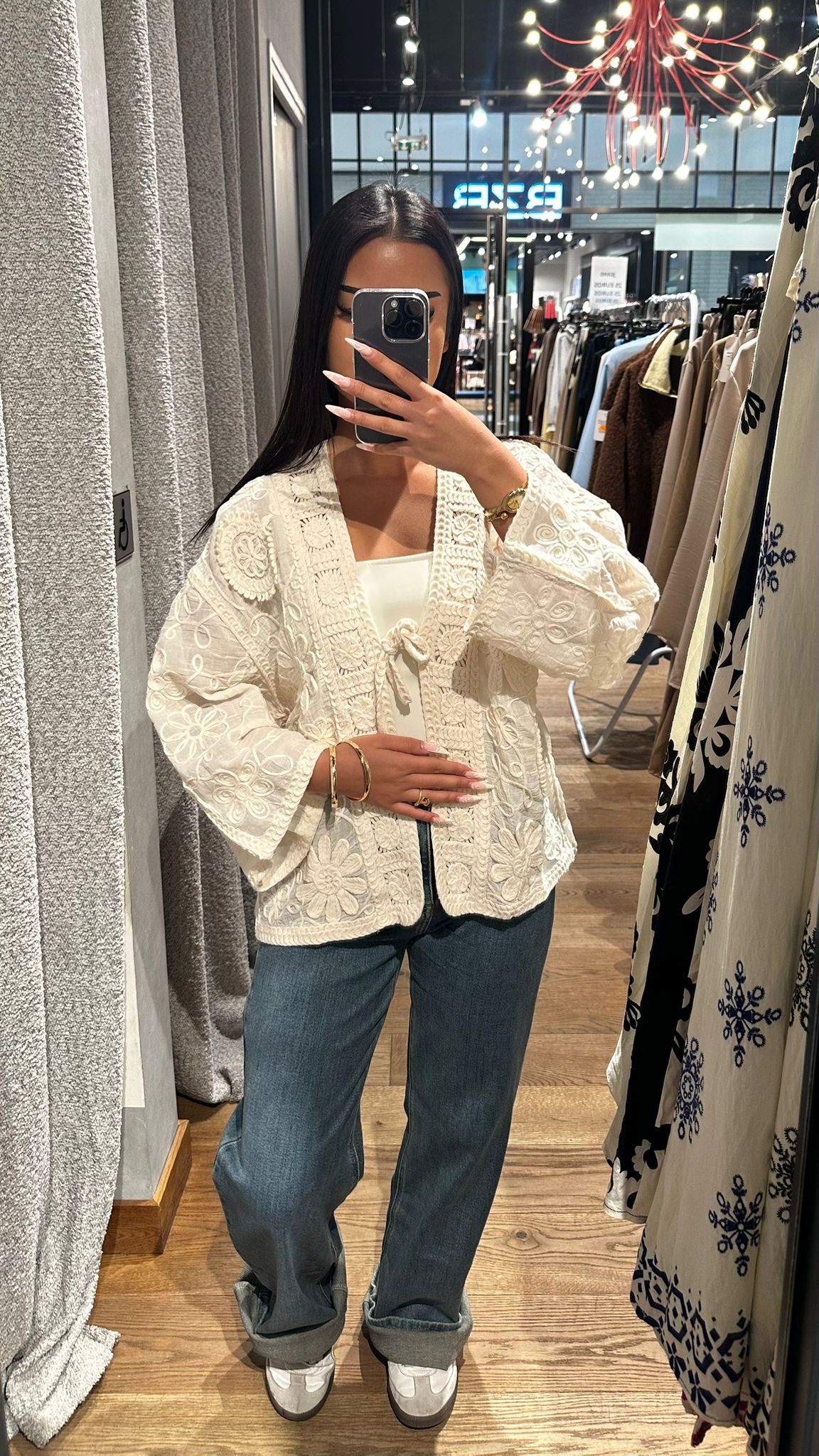 Veste en dentelle à lacet